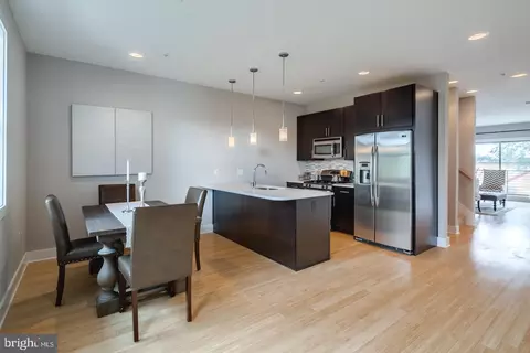 918 N Front St, Philadelphia, PA 19123