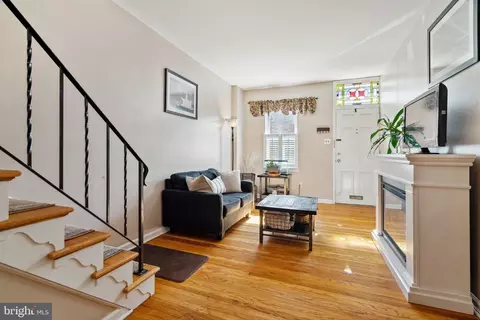 2425 Naudain St, Philadelphia, PA 19146