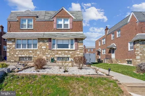 8138 Farnsworth St, Philadelphia, PA 19152