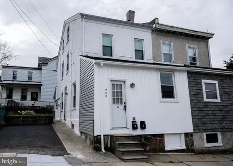 253 Krams Ave, Philadelphia, PA 19128