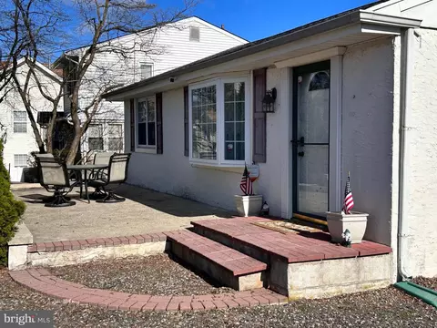 521 Lindenhurst St, Philadelphia, PA 19116