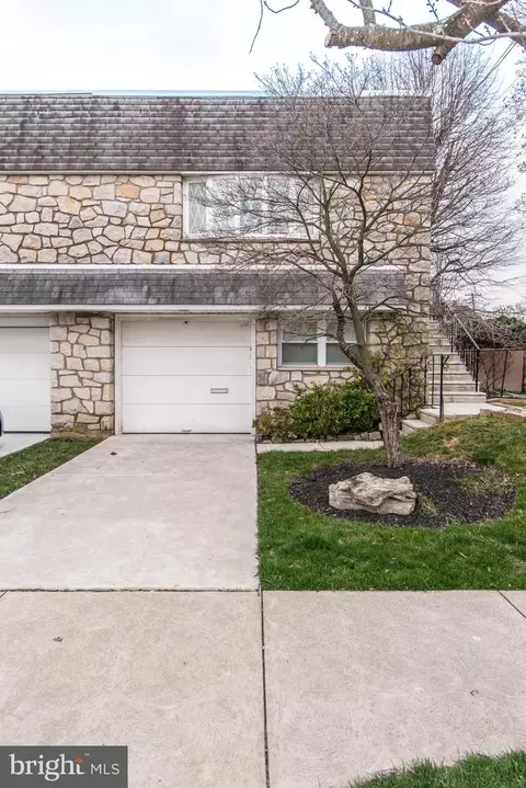 704 Strahle St, Philadelphia, PA 19111