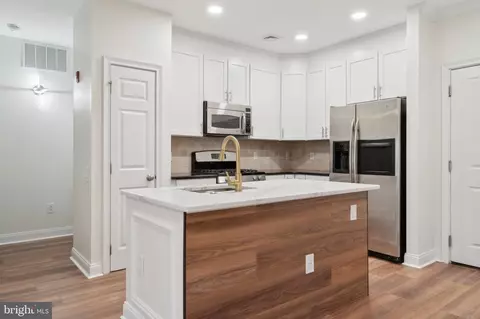 500 Admirals Way #301, Philadelphia, PA 19146