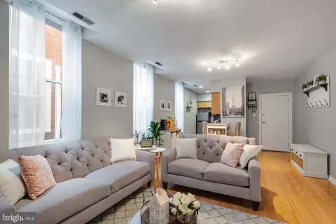 1830 Green St #2R, Philadelphia, PA 19130
