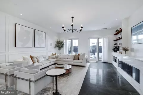 618 N Bodine St, Philadelphia, PA 19123