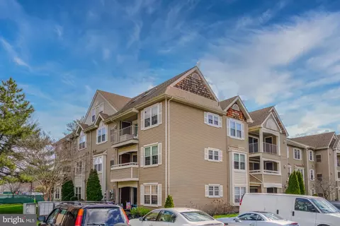 70301 Delaire Landing Rd #301, Philadelphia, PA 19114