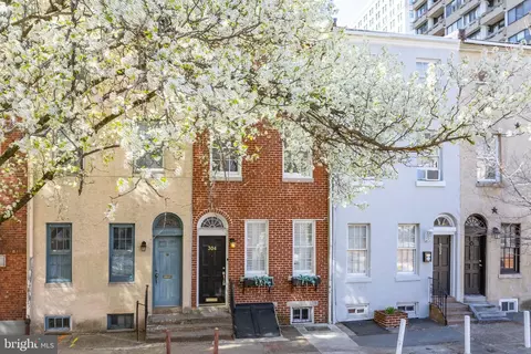 304 S Juniper St, Philadelphia, PA 19107