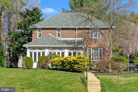 7017 Sherwood Rd, Philadelphia, PA 19151