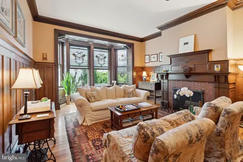 1924 Pine St, Philadelphia, PA 19103