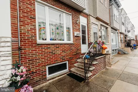 2437 S American St, Philadelphia, PA 19148