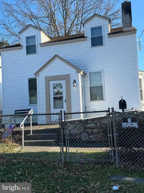 9211 Glenloch St, Philadelphia, PA 19114