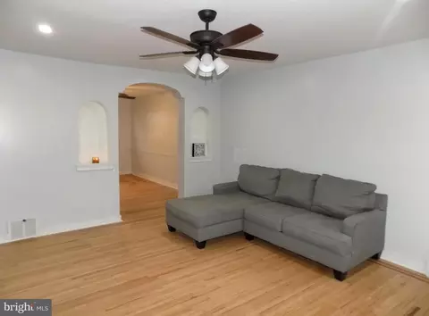 857 Carver St, Philadelphia, PA 19124