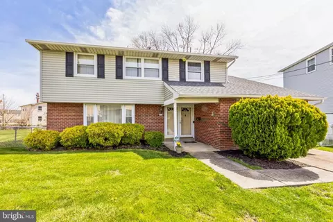 1873 Sanford St, Philadelphia, PA 19116
