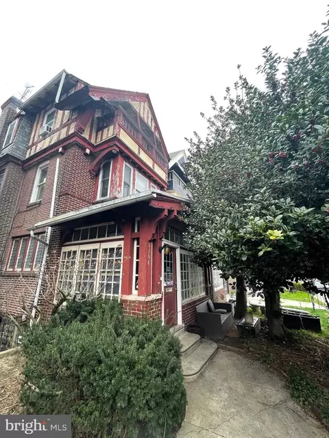 6204 Carpenter St, Philadelphia, PA 19143