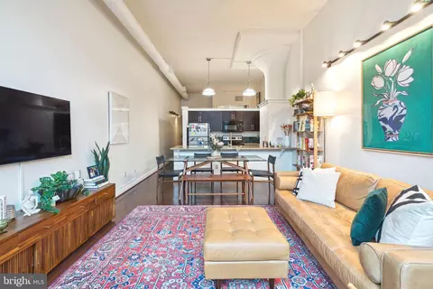 2429 Locust St #316, Philadelphia, PA 19103