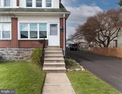 920 Oakmont St, Philadelphia, PA 19111