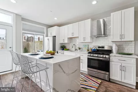 242 Slocum St, Philadelphia, PA 19119