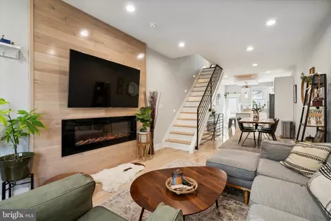 2649 Collins St, Philadelphia, PA 19125