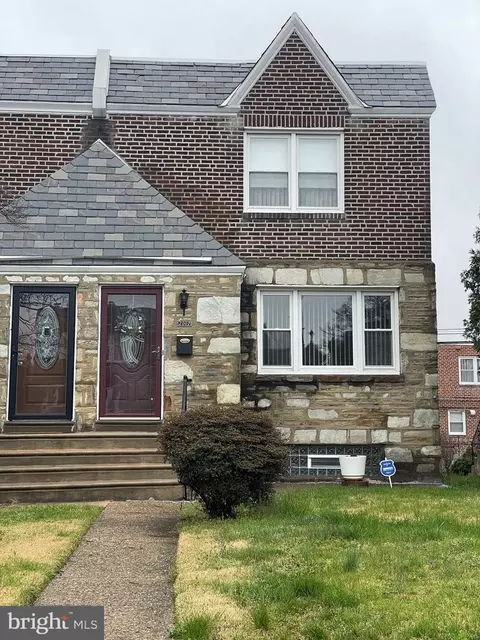 2007 Oakmont St, Philadelphia, PA 19152