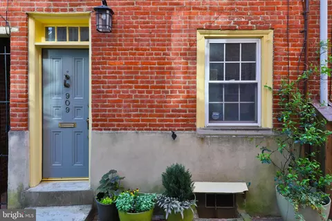 909 S Bodine St, Philadelphia, PA 19147