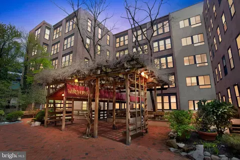 301 Race St #511, Philadelphia, PA 19106