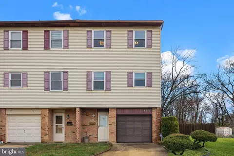 861 N Centennial Sq N, Philadelphia, PA 19116