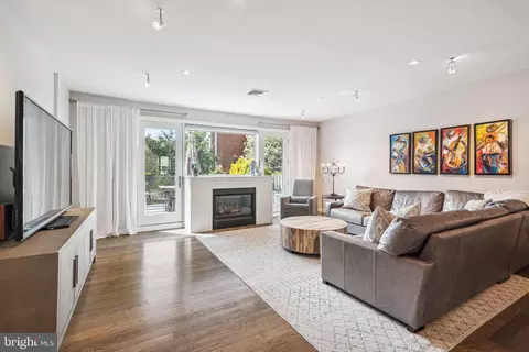 1424 Bainbridge St, Philadelphia, PA 19146