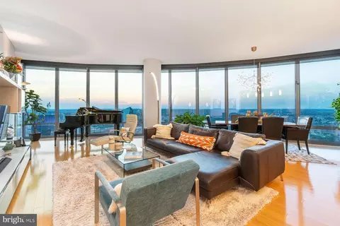 2101 Market St #4202, Philadelphia, PA 19103