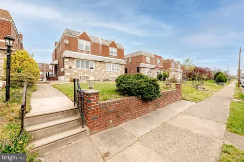 829 Brighton St, Philadelphia, PA 19111