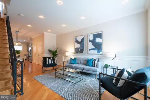 1737 Christian St, Philadelphia, PA 19146