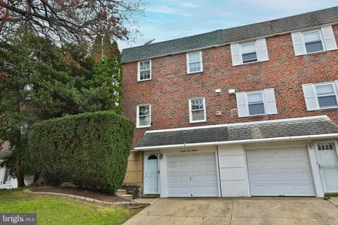 8815 Hargrave St, Philadelphia, PA 19152
