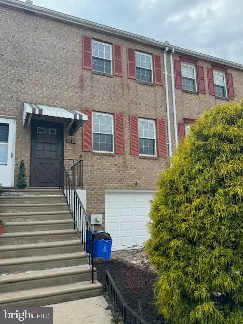 9982 S Canterbury Rd, Philadelphia, PA 19114
