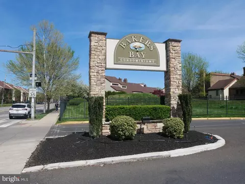 5100 Convent Ln #320, Philadelphia, PA 19114