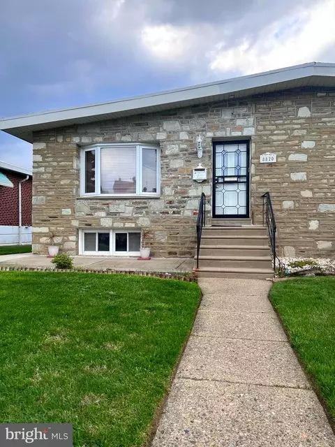 8820 Macon St, Philadelphia, PA 19152