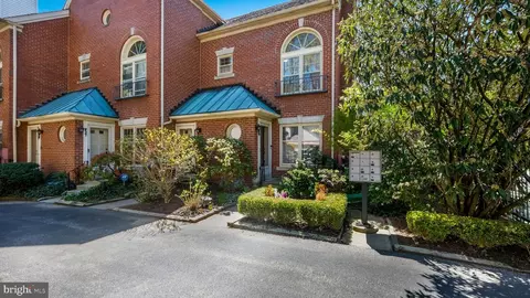 14 Newton St #F30, Philadelphia, PA 19118