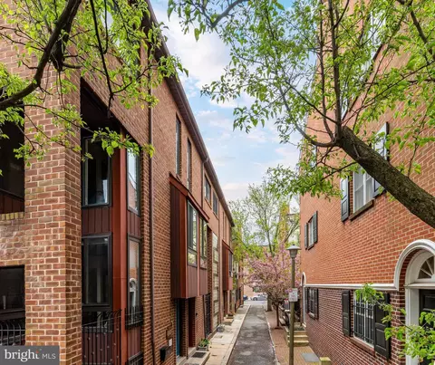 905 Latimer St, Philadelphia, PA 19107