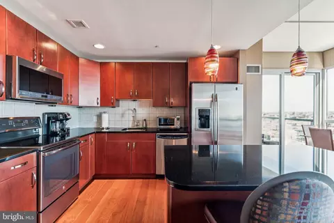 901 N Penn St #R1705, Philadelphia, PA 19123