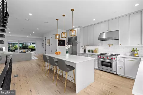 1323 Bainbridge St, Philadelphia, PA 19147