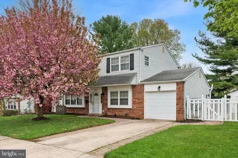 8631 Belfry Dr, Philadelphia, PA 19128