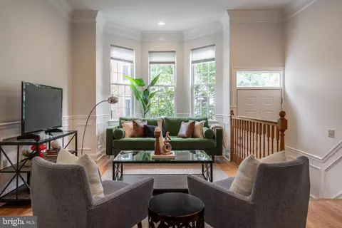 2242 Fitzwater St, Philadelphia, PA 19146