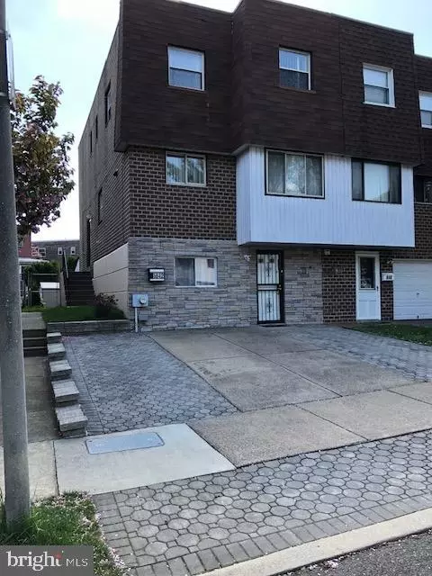 842 Centennial Sq N, Philadelphia, PA 19116