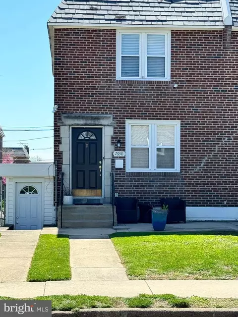 7638 Sherwood Rd, Philadelphia, PA 19151