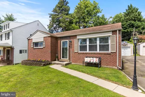 14004 Barcalow St, Philadelphia, PA 19116