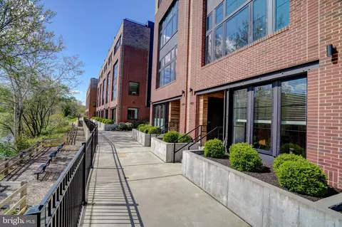 4552 Riverside Way, Philadelphia, PA 19127