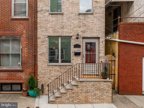 1144 Titan St, Philadelphia, PA 19147