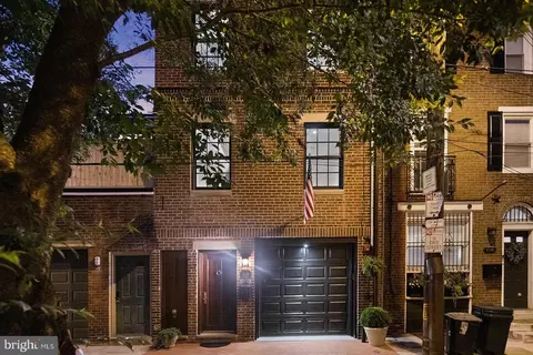 1643 Waverly St, Philadelphia, PA 19146