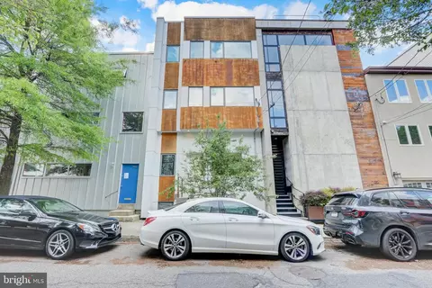 956 N American St, Philadelphia, PA 19123