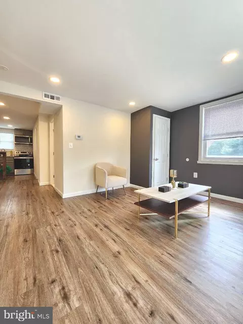 649 Alcott St, Philadelphia, PA 19120