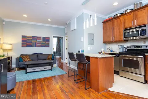 337 S 12th St #3A, Philadelphia, PA 19107