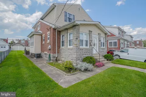 7524 Claridge St, Philadelphia, PA 19111
